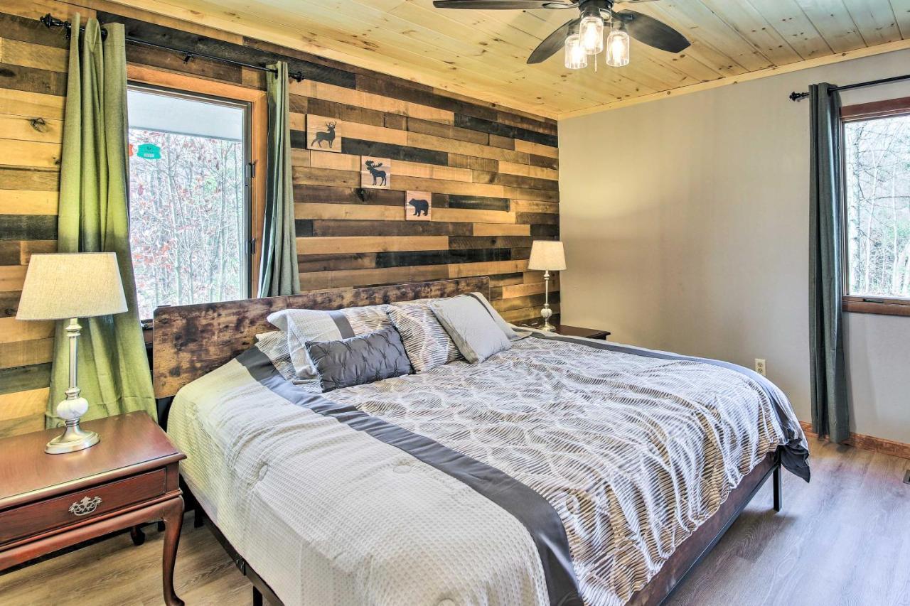 Gatlinburg Mountain Cabin With Hot Tub, Deck And Games Exterior photo