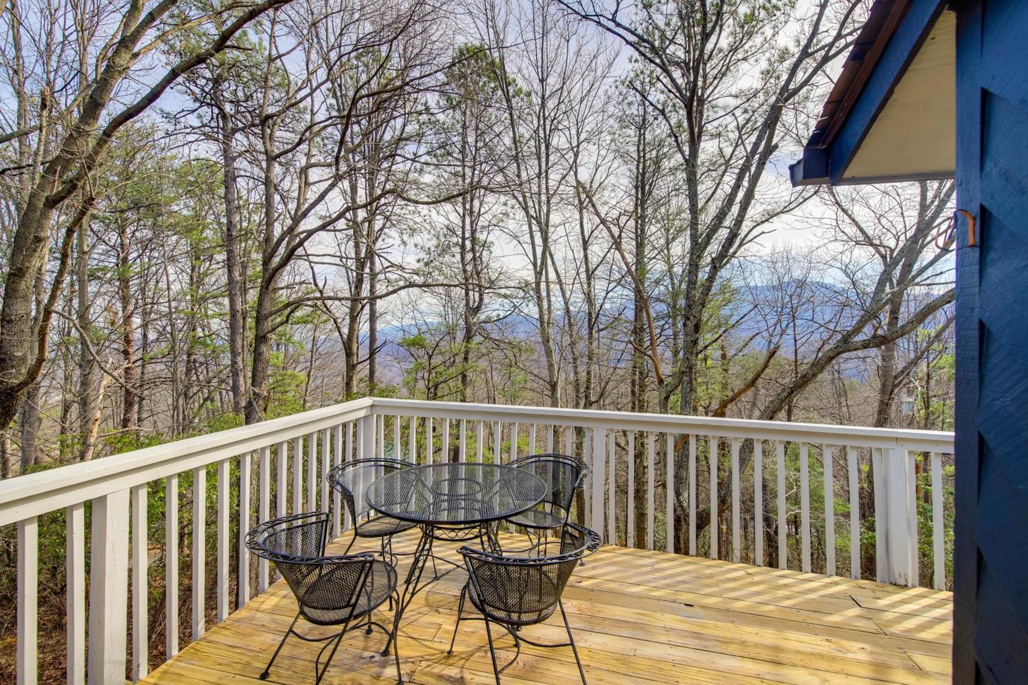Gatlinburg Mountain Cabin With Hot Tub, Deck And Games Exterior photo