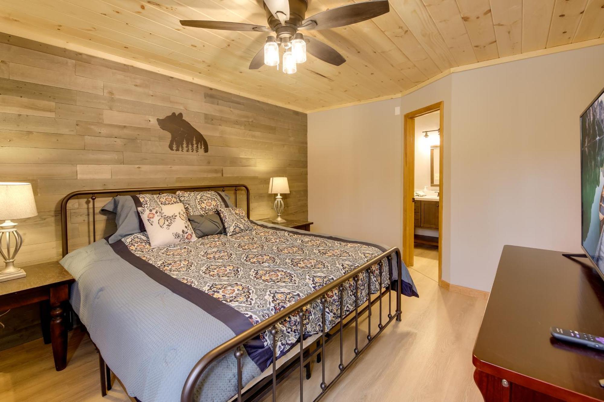 Gatlinburg Mountain Cabin With Hot Tub, Deck And Games Exterior photo