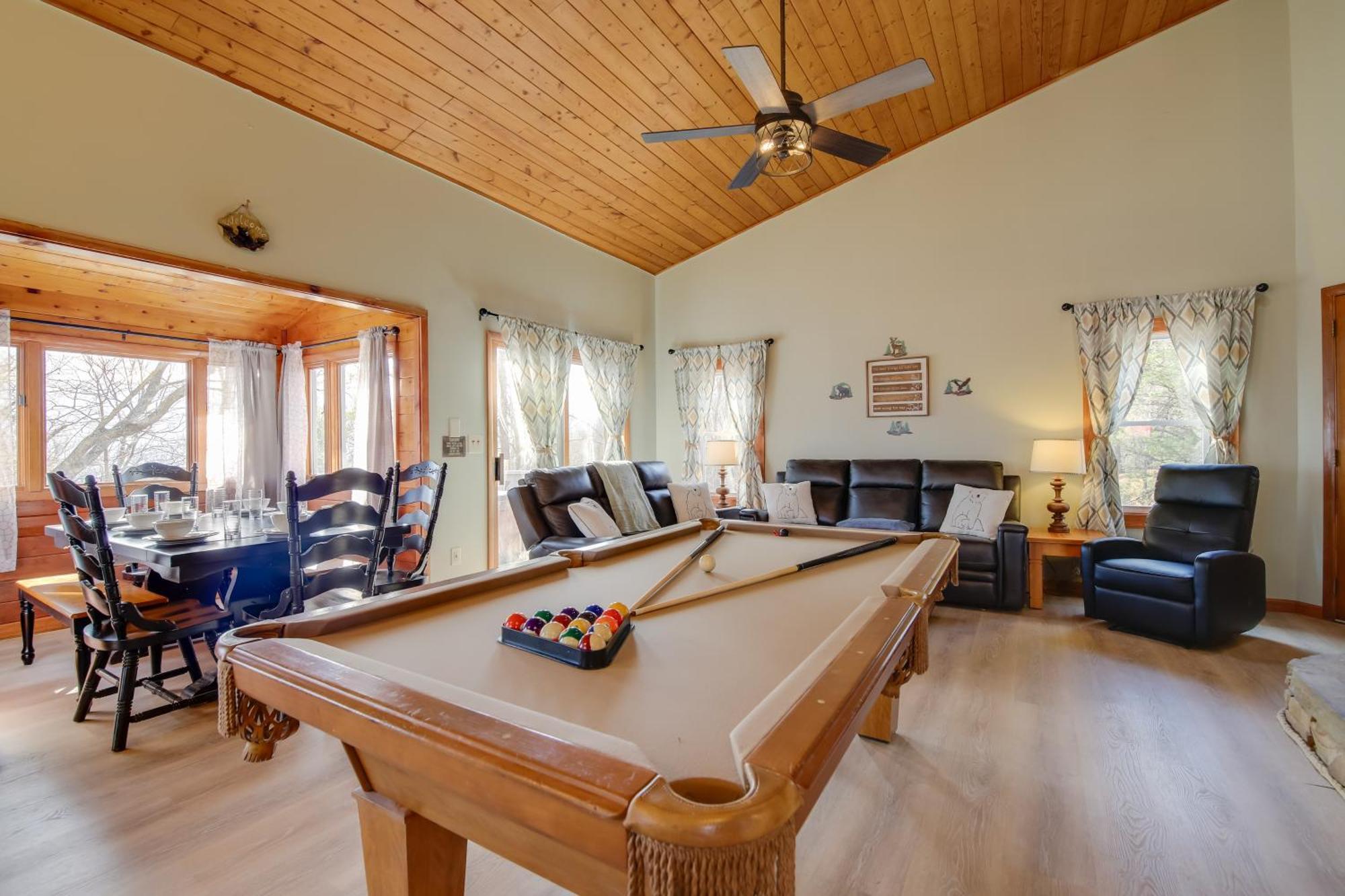 Gatlinburg Mountain Cabin With Hot Tub, Deck And Games Exterior photo